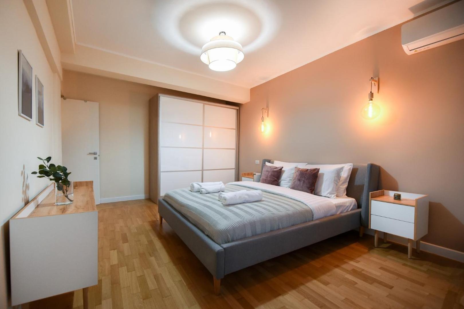 Explore And Relax: Your Ideal 2br On Calea Victoriei Appartamento Bucarest